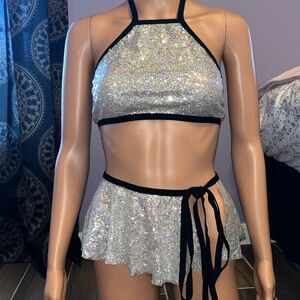 Sparkly Rave outfit 🤍💓